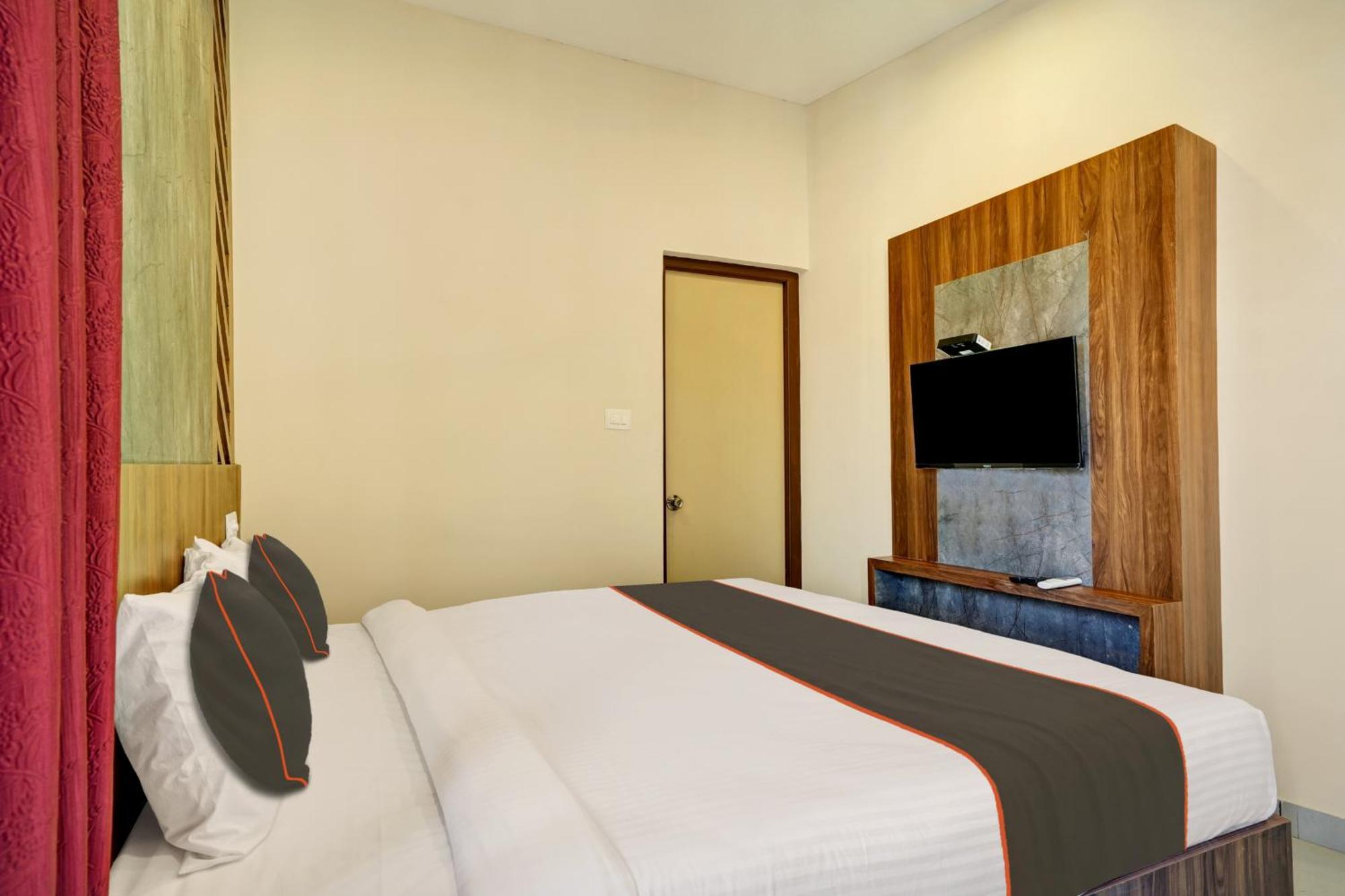 Gypsy Hotel Cusat Kochi Εξωτερικό φωτογραφία