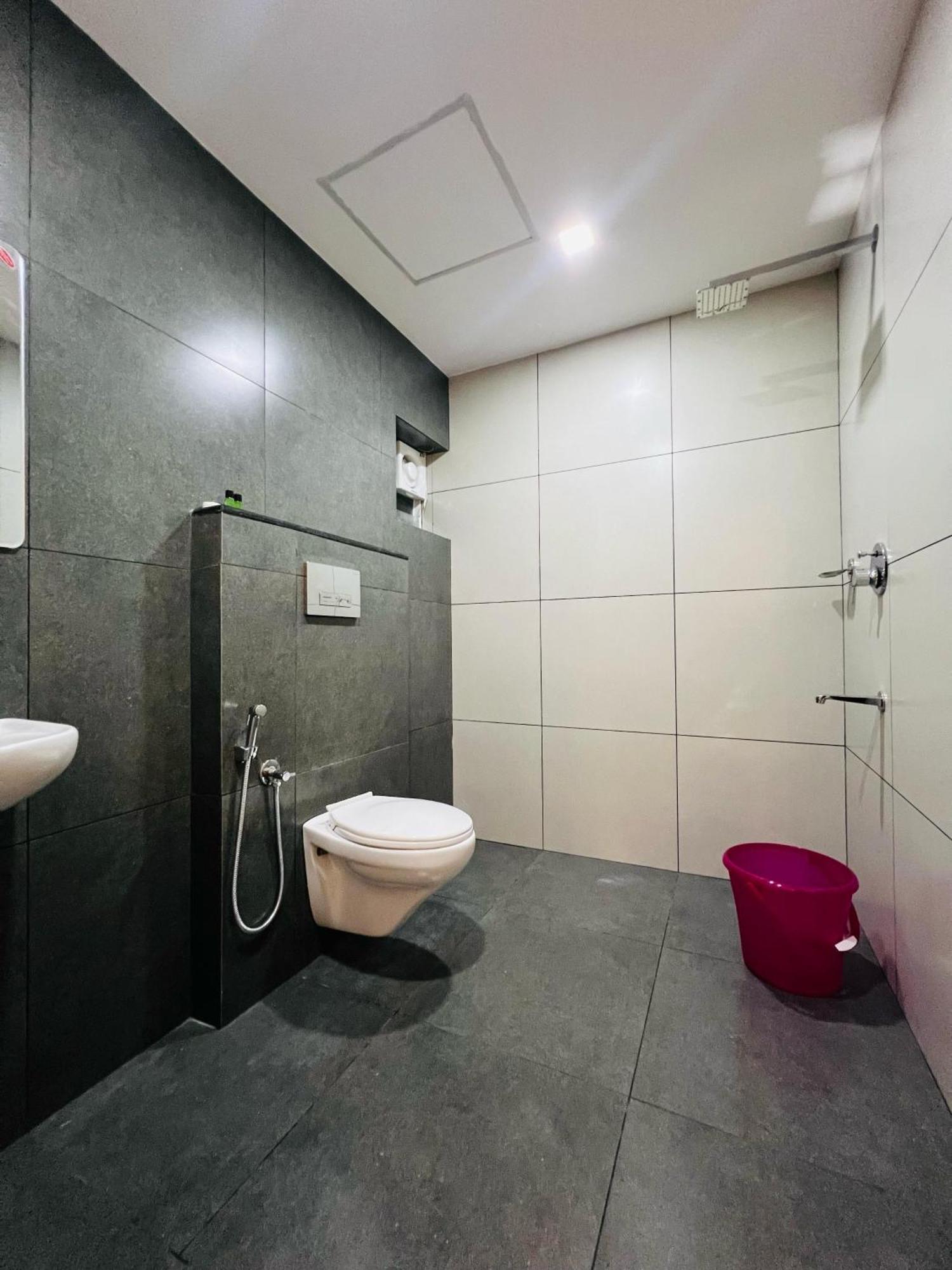 Gypsy Hotel Cusat Kochi Εξωτερικό φωτογραφία