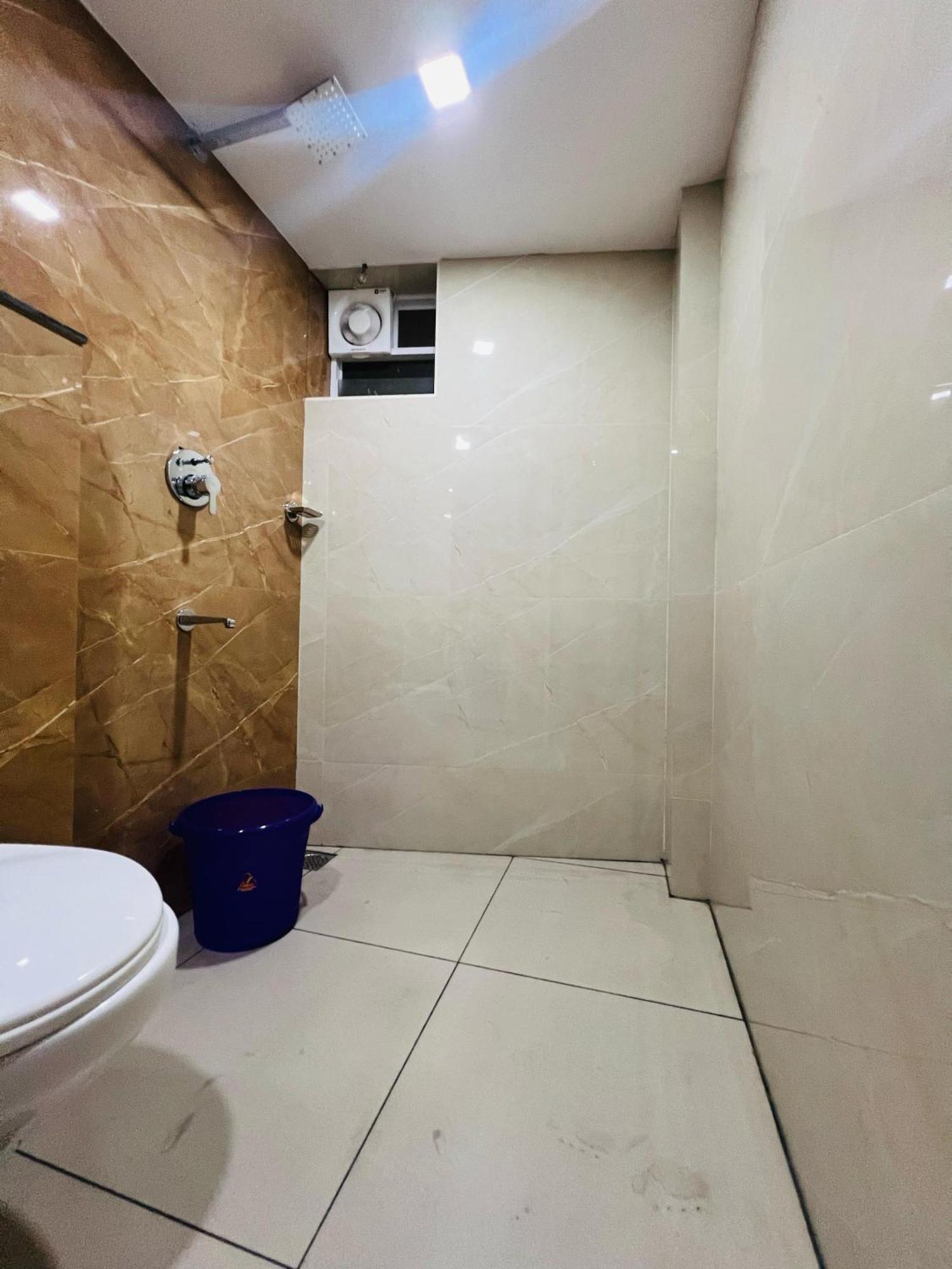 Gypsy Hotel Cusat Kochi Εξωτερικό φωτογραφία