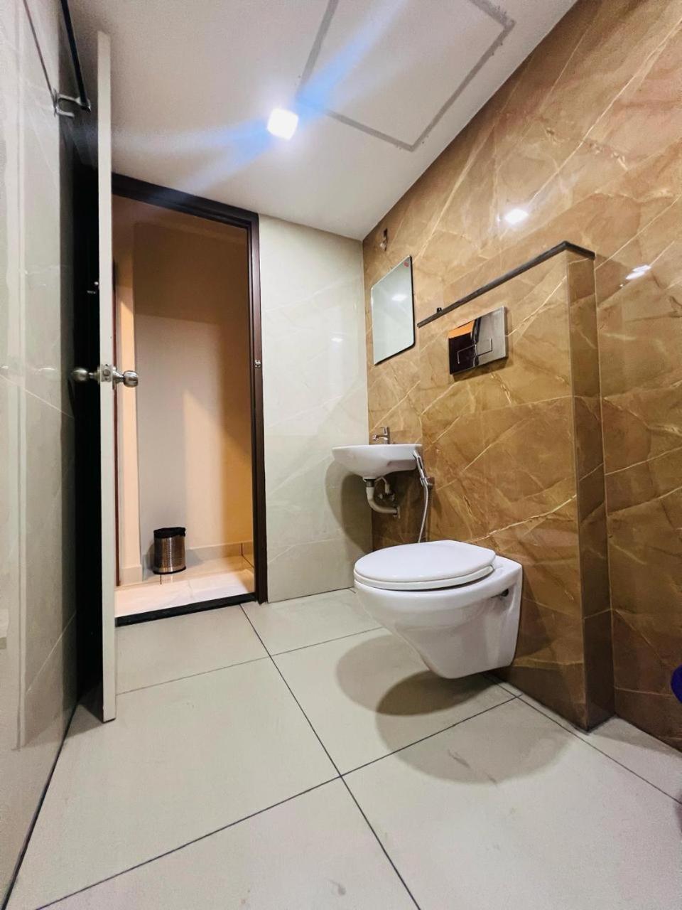 Gypsy Hotel Cusat Kochi Εξωτερικό φωτογραφία